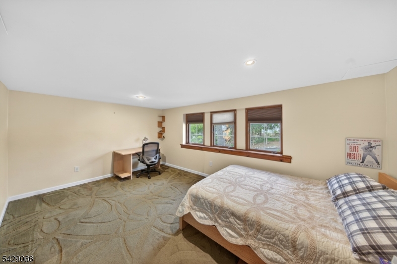 16 Columbus Rd