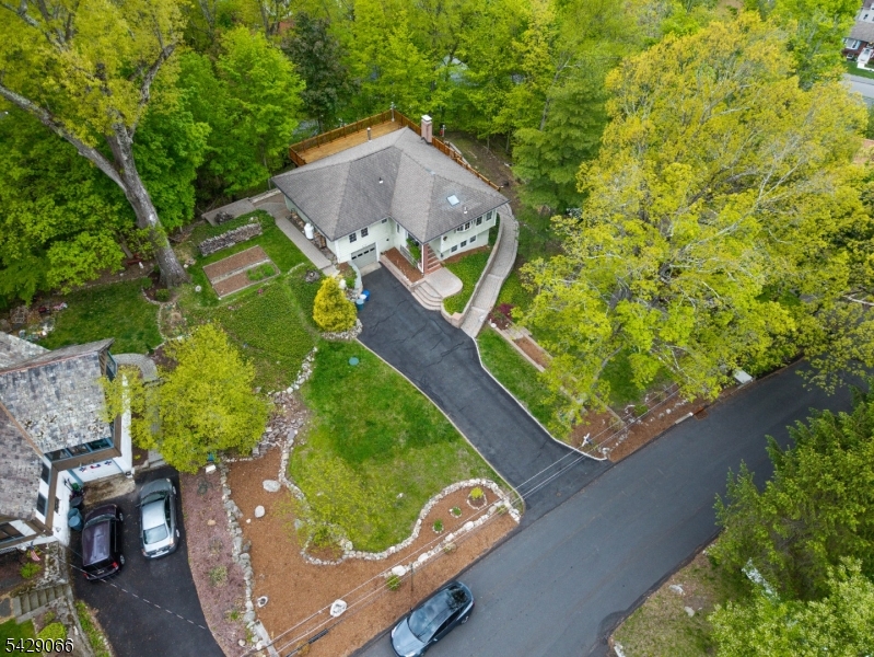 16 Columbus Rd