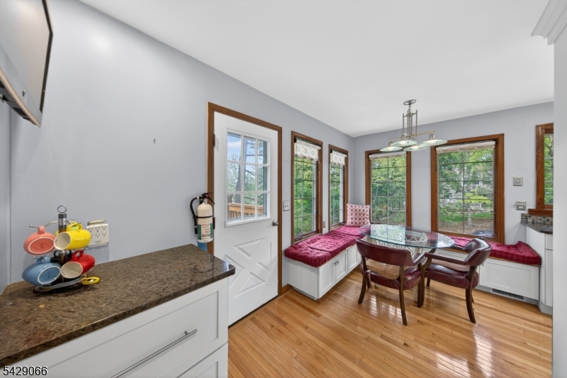 16 Columbus Rd