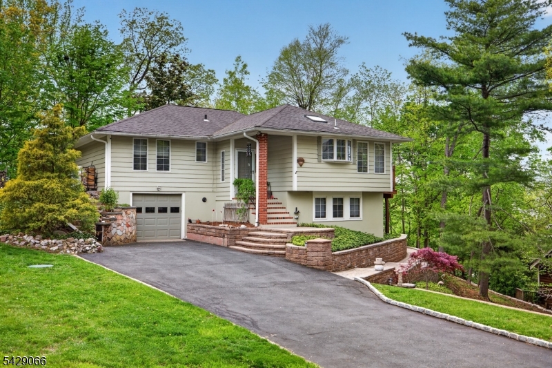 16 Columbus Rd