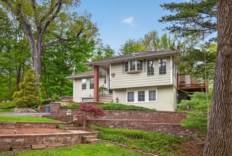 16 Columbus Rd