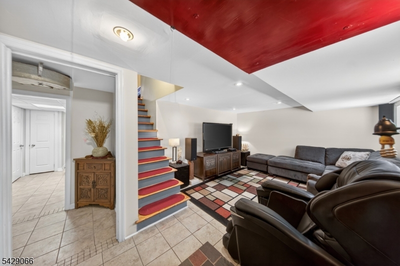16 Columbus Rd