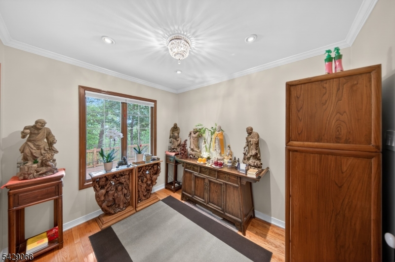 16 Columbus Rd