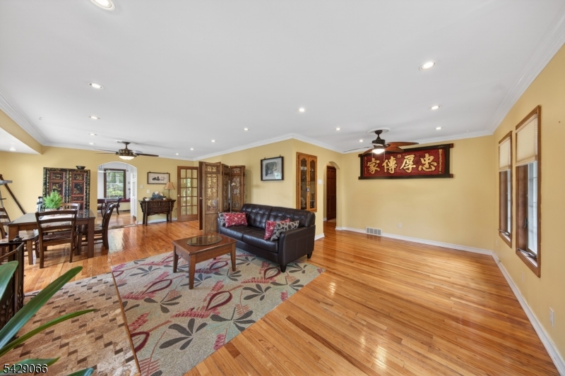 16 Columbus Rd