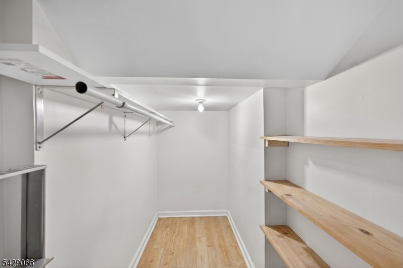 16 Columbus Rd