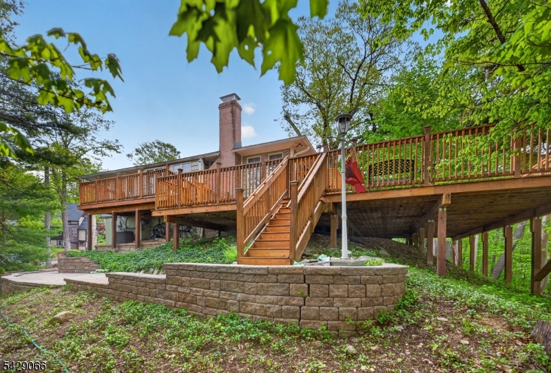16 Columbus Rd