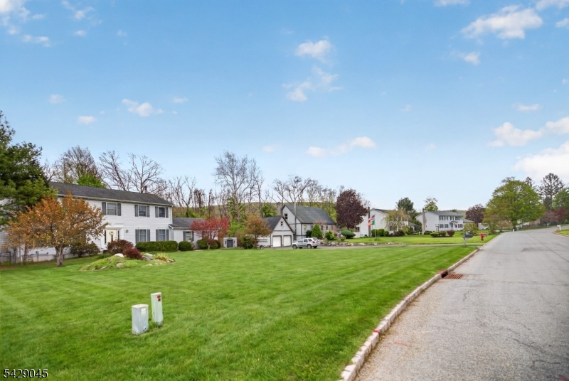 20 Willow Grove Ct