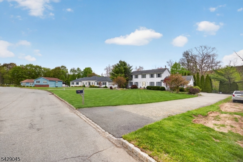 20 Willow Grove Ct