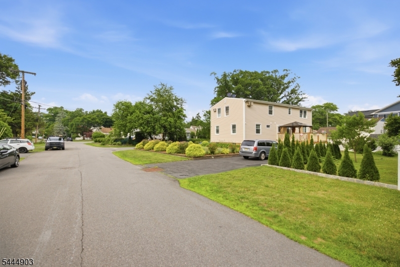 15 Spruce Pl