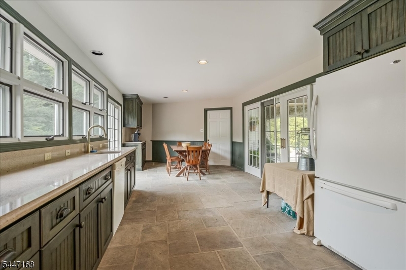 936 Dove Island Rd