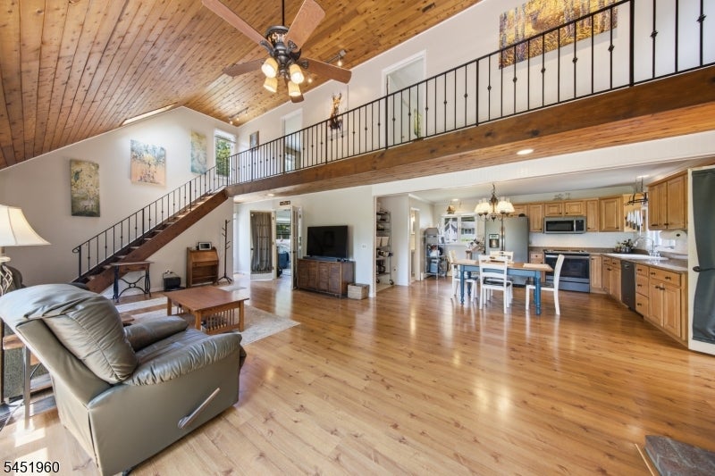 26 Lake Shore Rd W