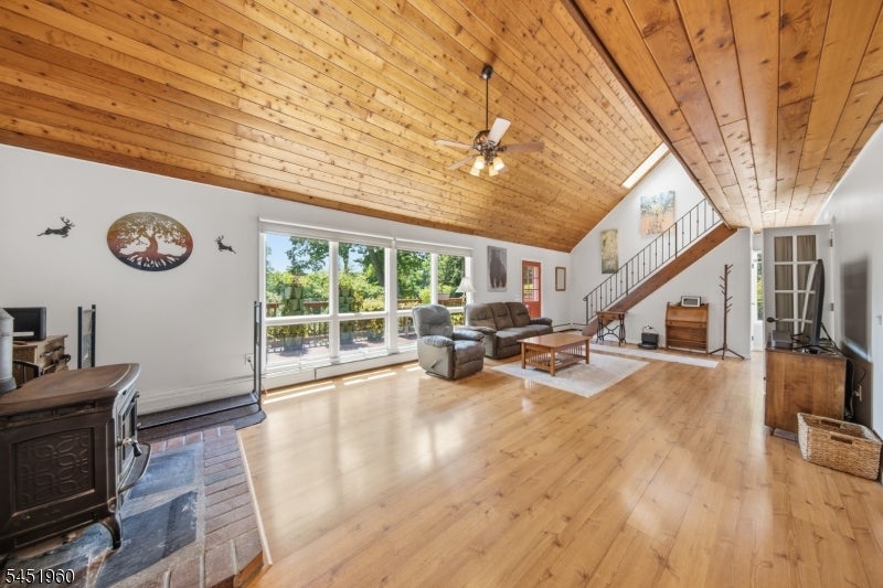26 Lake Shore Rd W