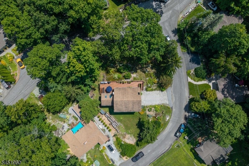 26 Lake Shore Rd W