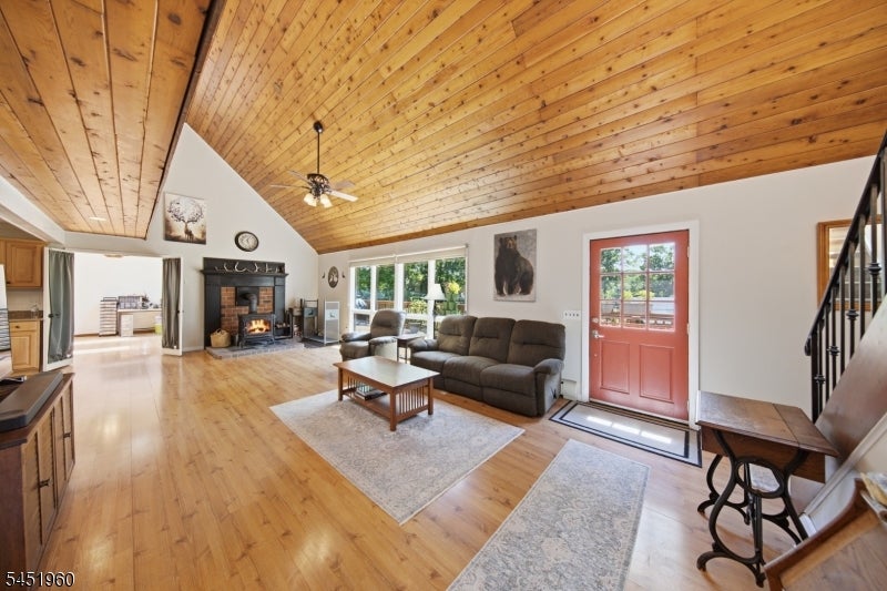 26 Lake Shore Rd W