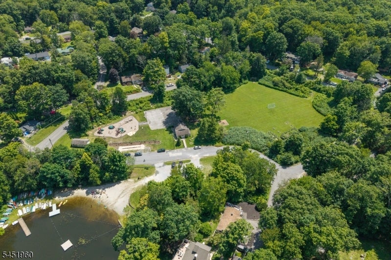 26 Lake Shore Rd W