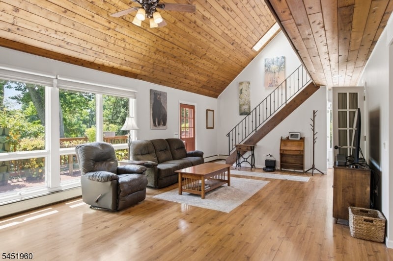 26 Lake Shore Rd W