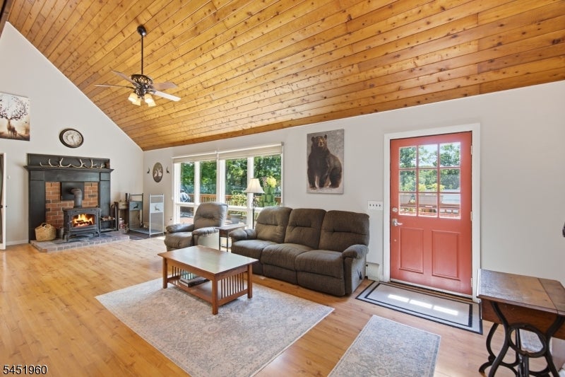 26 Lake Shore Rd W
