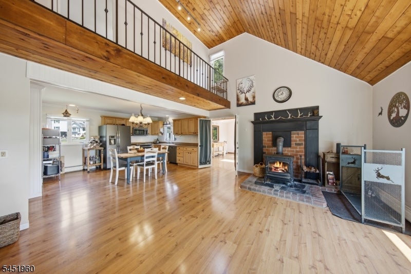 26 Lake Shore Rd W