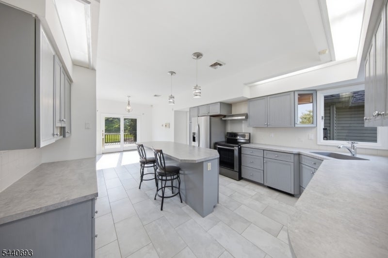 130 Pond School Rd