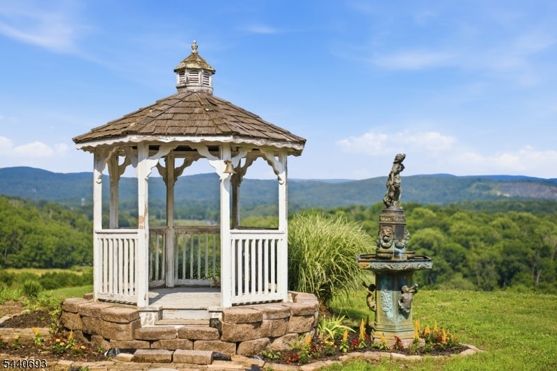 130 Pond School Rd