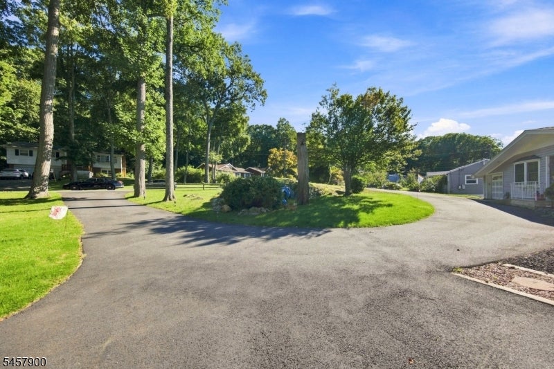 25 Sachem Rd