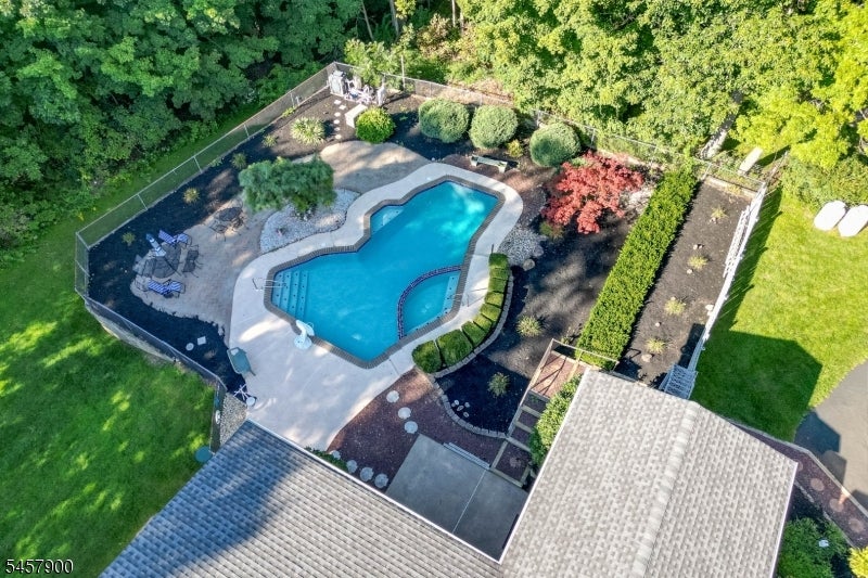 25 Sachem Rd