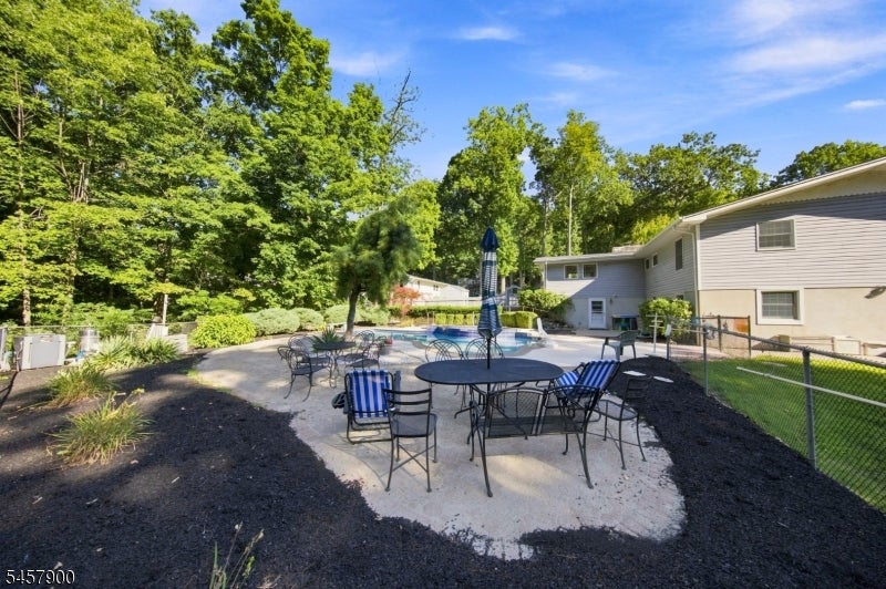 25 Sachem Rd