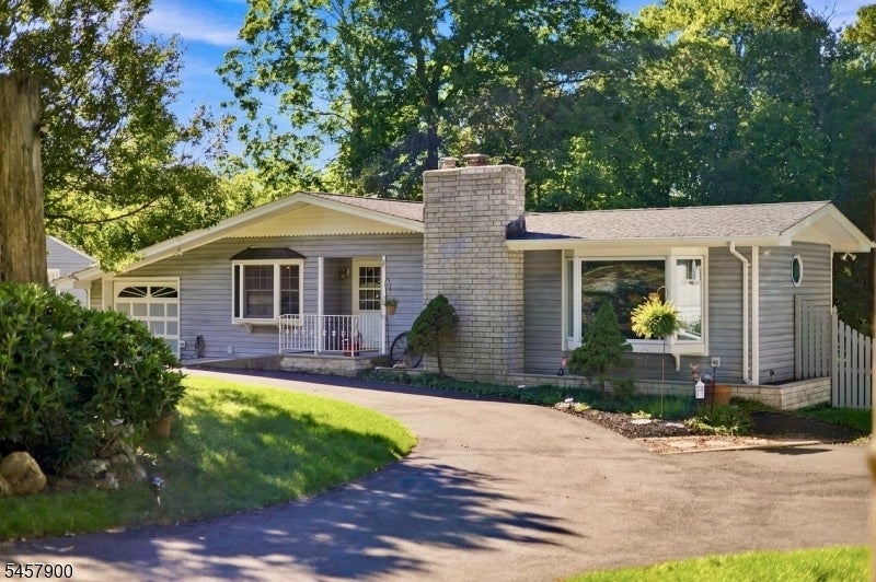 25 Sachem Rd