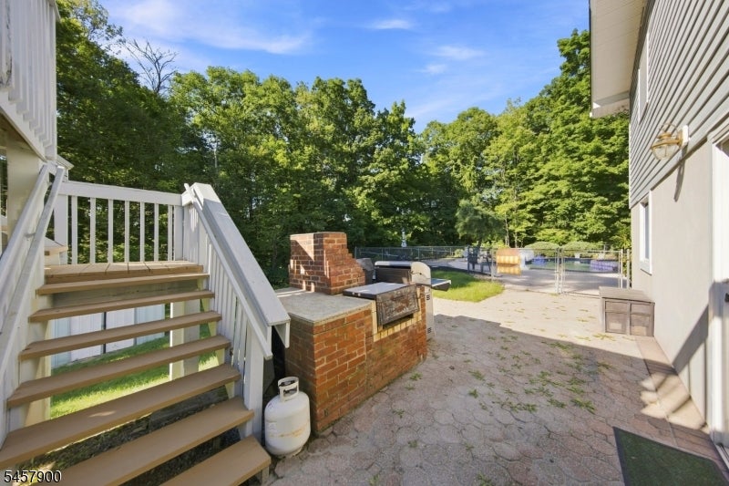 25 Sachem Rd