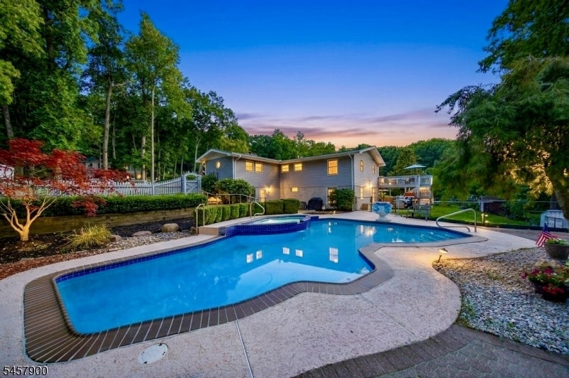 25 Sachem Rd