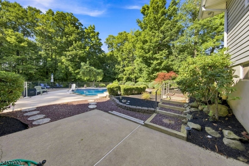 25 Sachem Rd