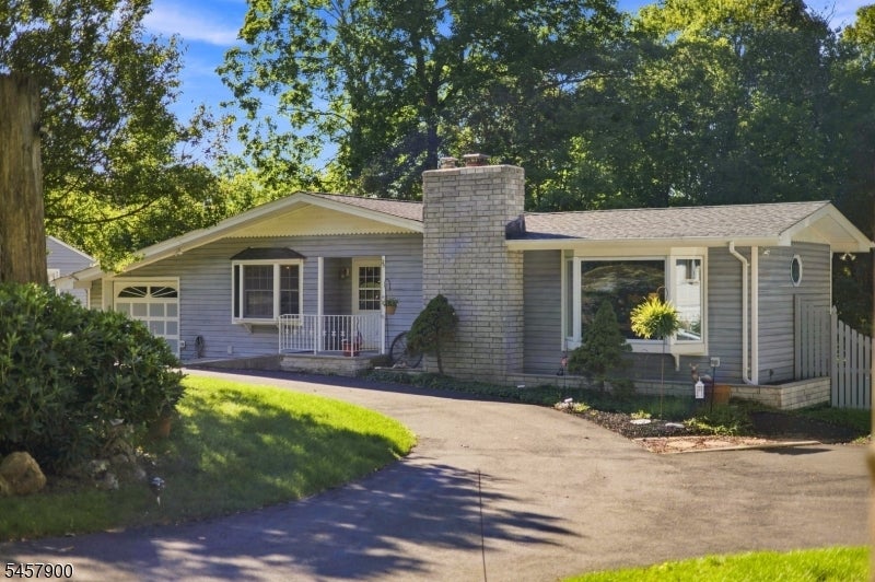 25 Sachem Rd