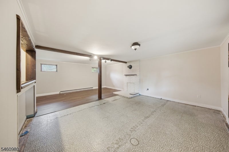 8 Upper Hill Rd