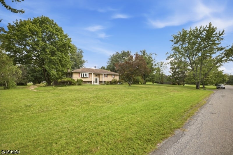8 Upper Hill Rd