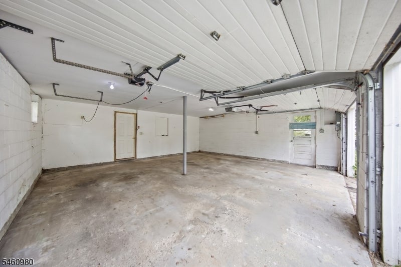 8 Upper Hill Rd