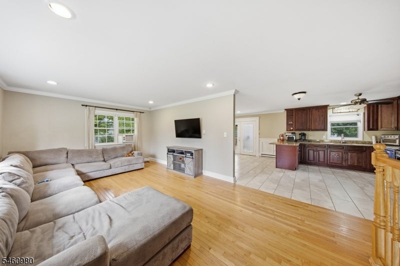 8 Upper Hill Rd