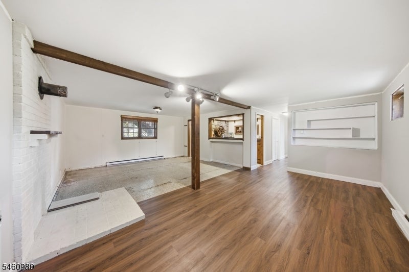 8 Upper Hill Rd