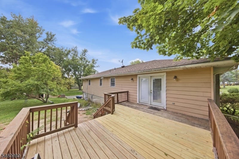 8 Upper Hill Rd