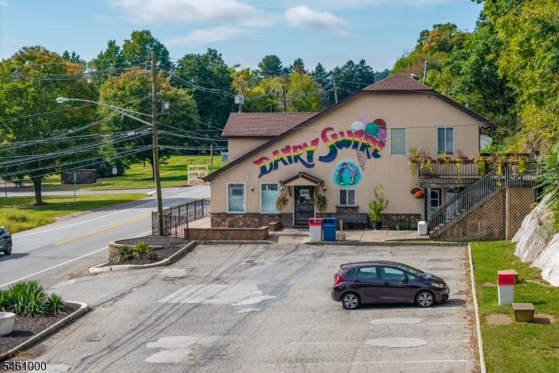 7 Winding Hill Rd