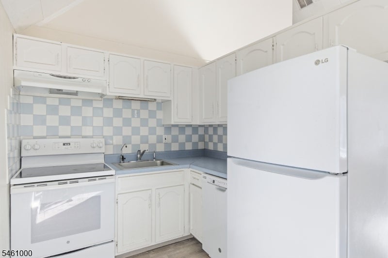 7 Winding Hill Rd