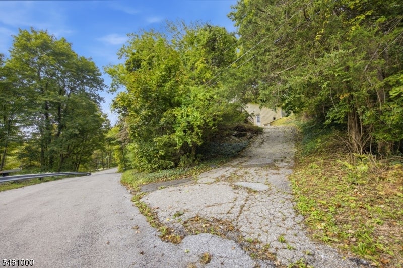 7 Winding Hill Rd