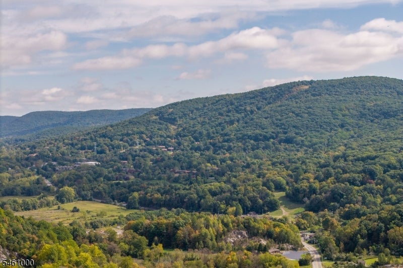7 Winding Hill Rd