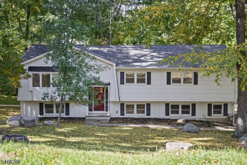 11 Colby Dr