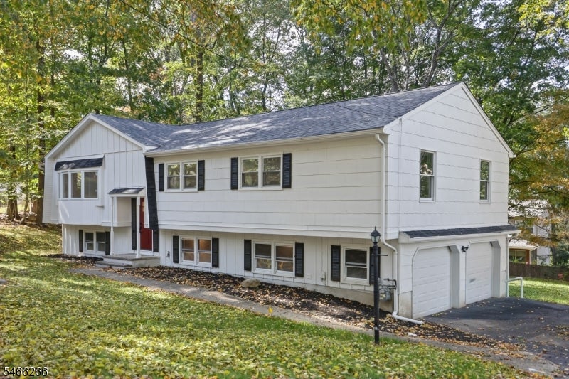 11 Colby Dr