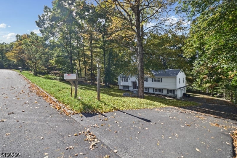11 Colby Dr