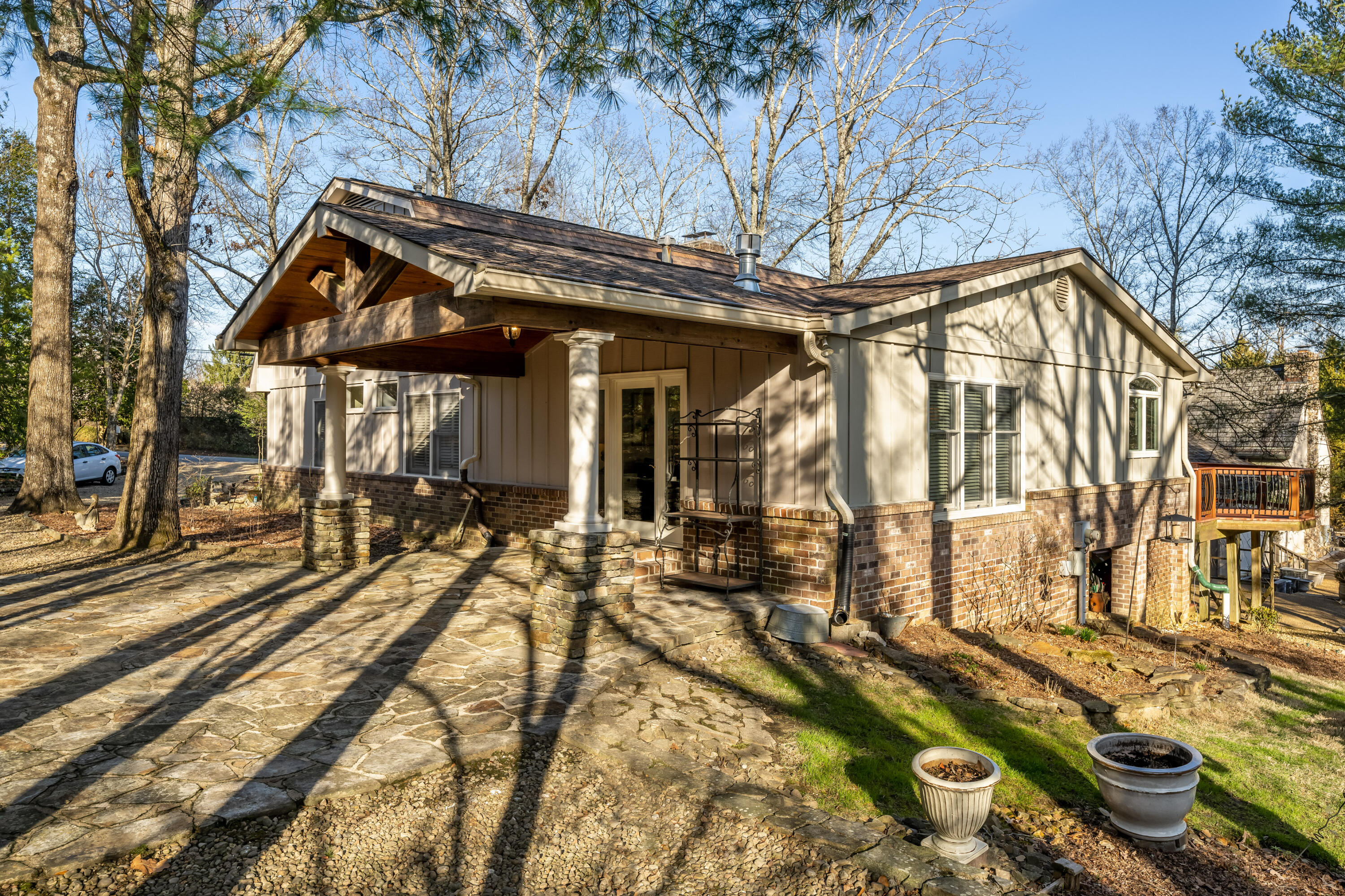 110 East And West Road