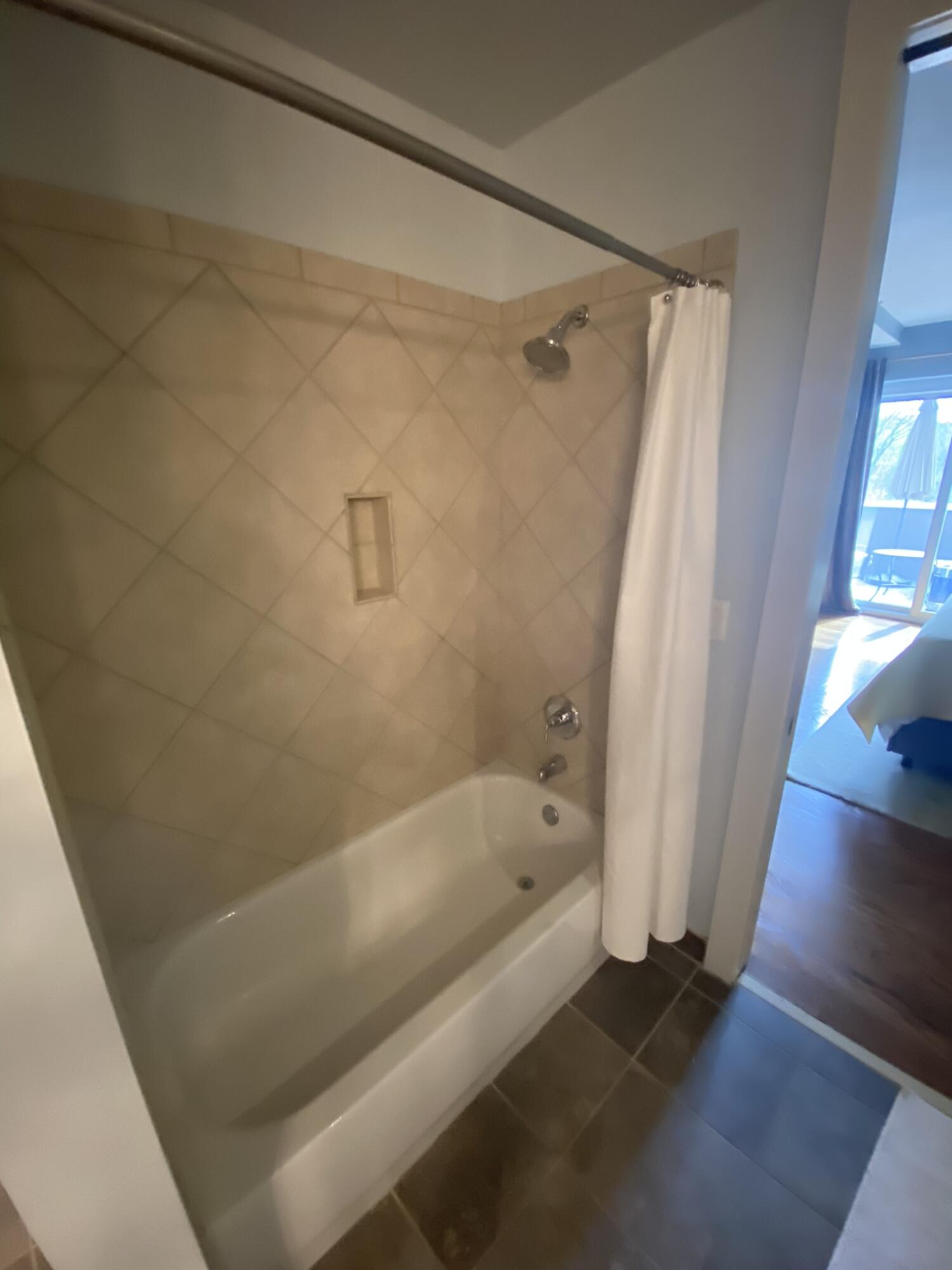 4 Cherokee Boulevard, Apt 221