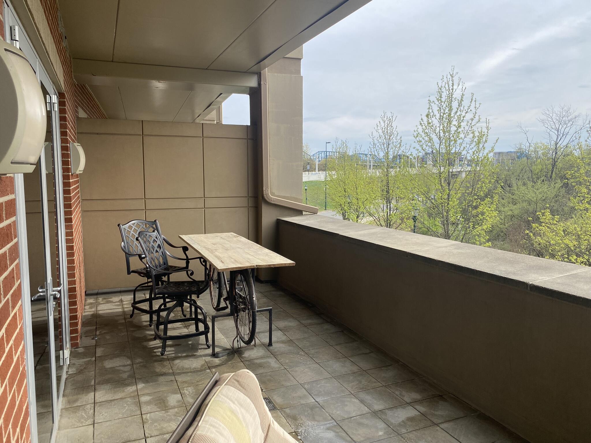 4 Cherokee Boulevard, Apt 221