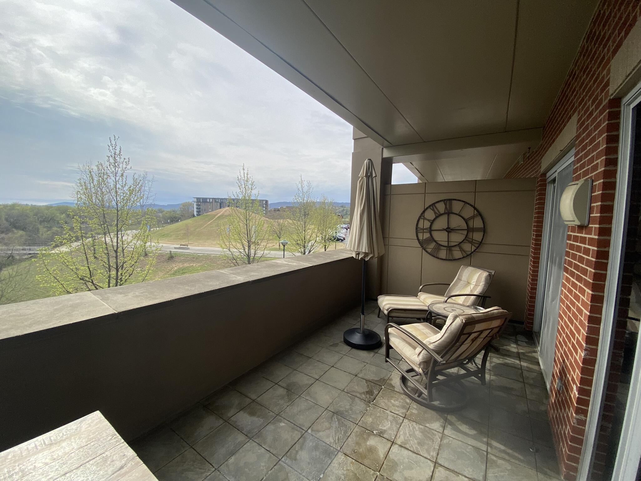 4 Cherokee Boulevard, Apt 221