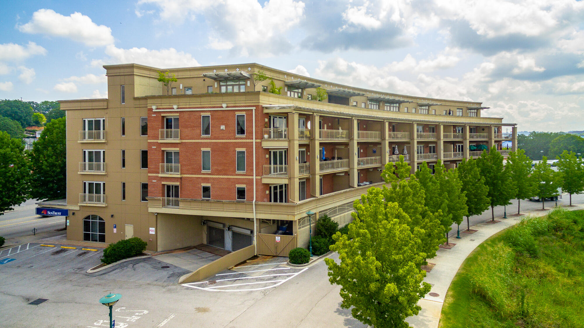 4 Cherokee Boulevard, Apt 221